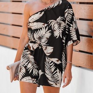Black Tropical Leaf Print One-Shoulder Romper